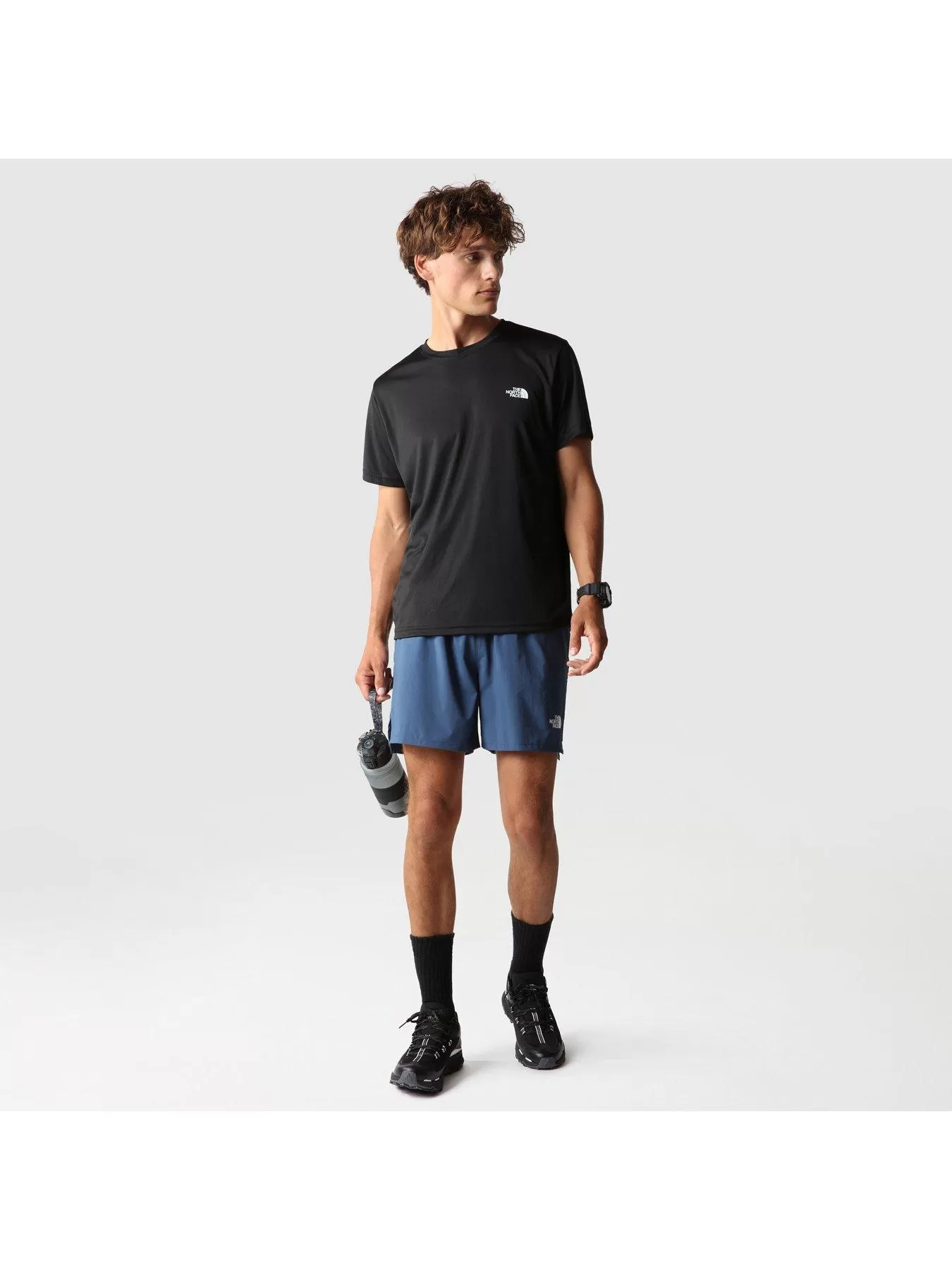 THE NORTH FACE Men's Reaxion Amp Crew T-Shirt - Black 5 THE NORTH FACE Men's Reaxion Amp Crew T-Shirt - Black - Image 3